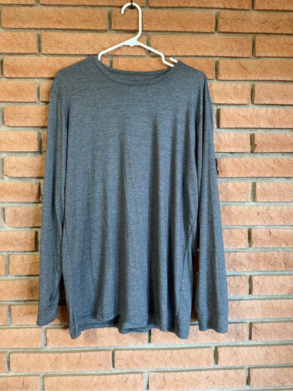 32 Degrees Men's Long-Sleeve Crew in Heather Gray